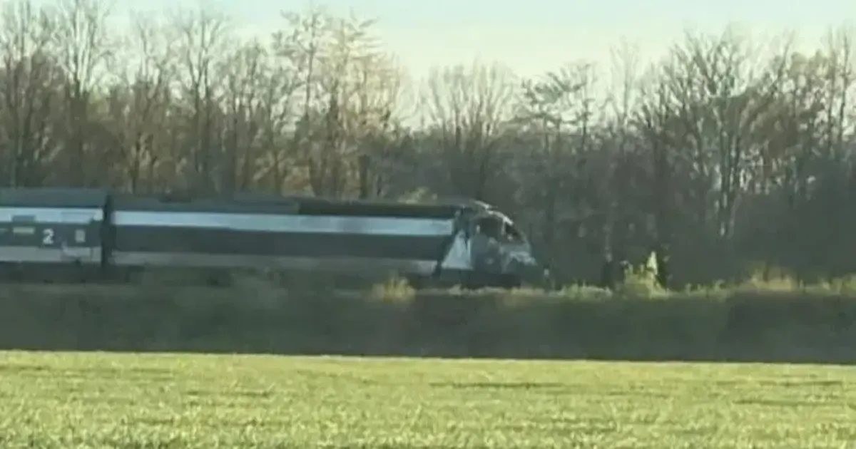 Fransa’da hızlı tren kamyonla çarpıştı: Makinist öldü