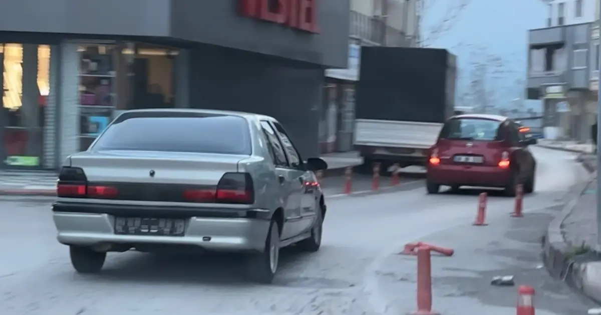 Kazaya yapınca plakalarını söktü ama polisten kaçamadı