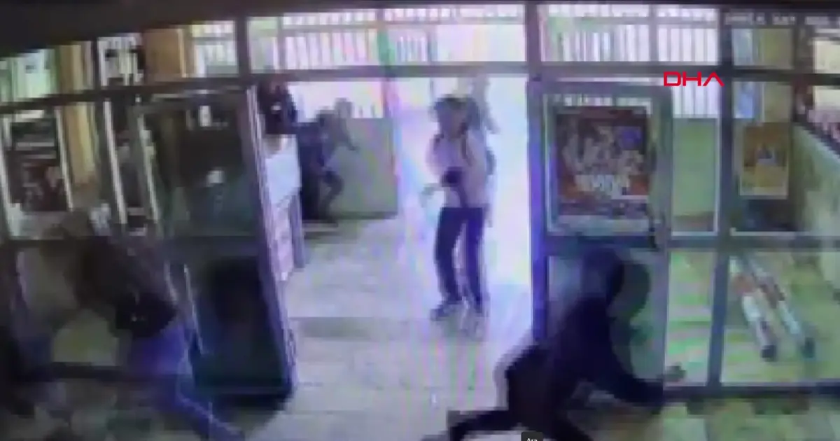 Şanlıurfa Siverek’te lisede silahlı saldırı anı: Saldırgan okula böyle girdi